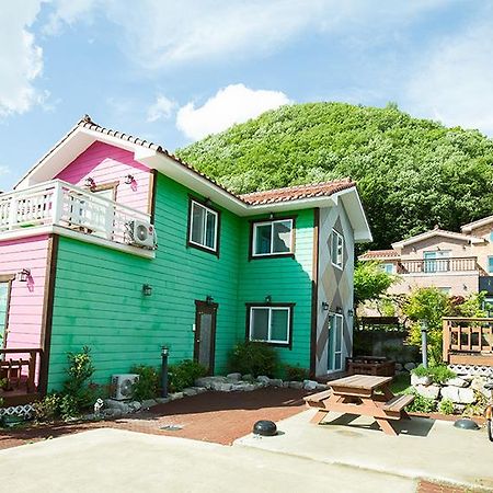Utopia Pension Кёнджу Экстерьер фото